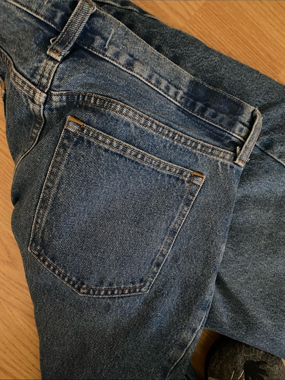 Preowned Abercrombie & Fitch medium Wash  barrel Jeans 29 -size 12 Excellent - Picture 3 of 4